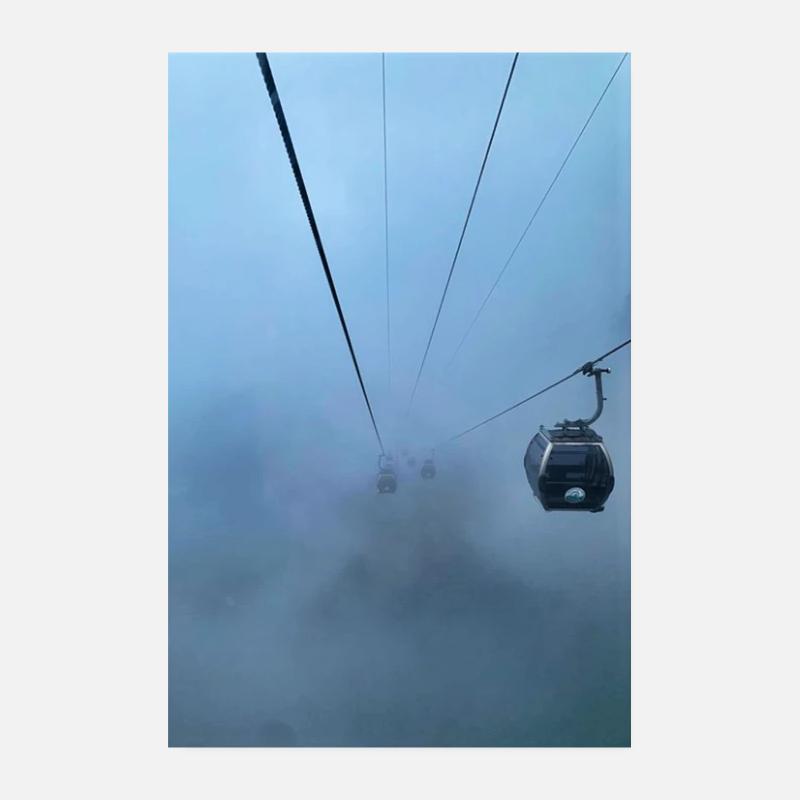 TÉLÉPHÉRIQUE DANS LE BROUILLARD Poster 20 x 30 cm
