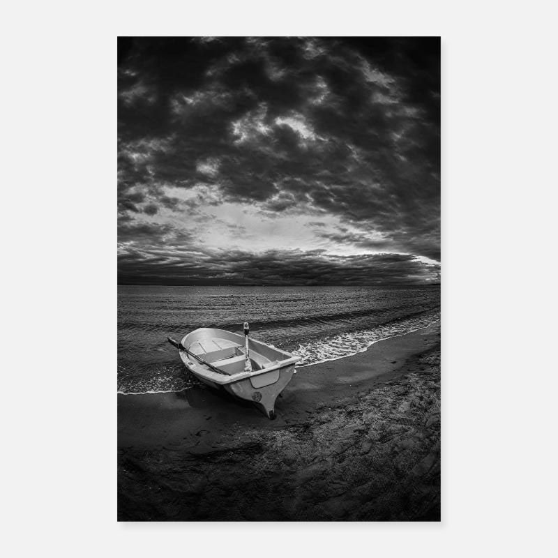 Un bateau sur une rive sombre Poster 40 x 60 cm