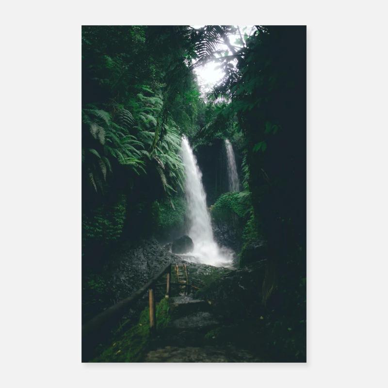 Cascade dans la Jungle Verte Poster 40 x 60 cm
