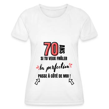la perfection cadeau anniversaire 70 ans humour - T-shirt sport Femme - blanc - Devant - AI Model Female 172 dark (172cm)