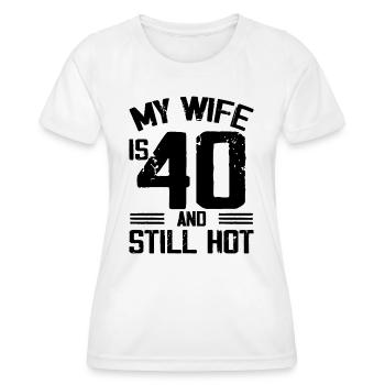 Meine Frau ist 40 und immer noch heiß lustiger 40. Geburtstag - Frauen Funktions-T-Shirt - Weiß - Vorne - AI Model Female 172 dark (172cm)