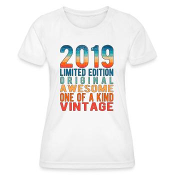 Edition limitée depuis 2019 Anniversaire Millésime 2019 - T-shirt sport Femme - blanc - Devant - AI Model Female 172 dark (172cm)