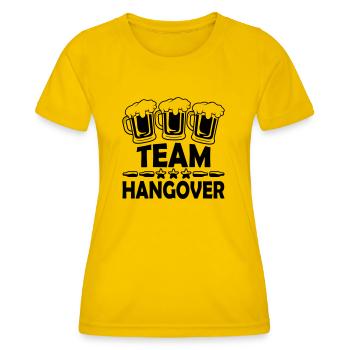 Alcool de l’équipe De la gueule de bois - T-shirt sport Femme - jaune d'œuf - Devant - AI Model Female 172 dark (172cm)
