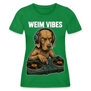 Weimaraner DJ: Retro Musik Design – Weim Vibes - Frauen Funktions-T-Shirt - Kelly Green - Vorne - AI Model Female 172 dark (172cm)