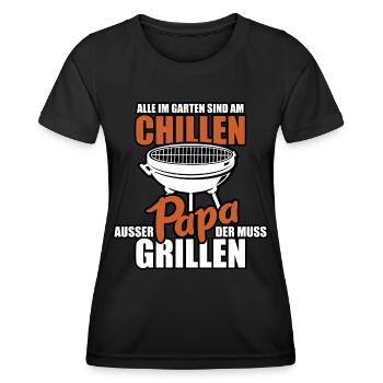 Alle im Garten sind am Chillen - Papa muss grillen - Frauen Funktions-T-Shirt - Schwarz - Vorne - AI Model Female 172 light (172cm)