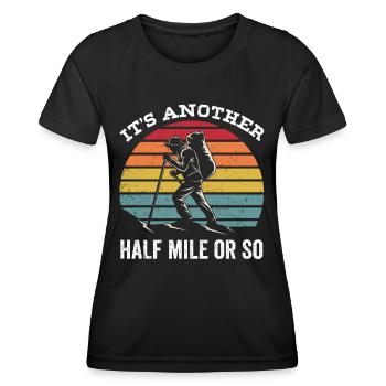 Es Ist Noch Eine Halbe Meile Oder So Wanderung - Frauen Funktions-T-Shirt - Schwarz - Vorne - AI Model Female 172 light (172cm)