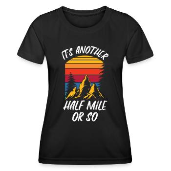 Es Ist Noch Eine Halbe Meile Oder So Wanderung - Frauen Funktions-T-Shirt - Schwarz - Vorne - AI Model Female 172 light (172cm)
