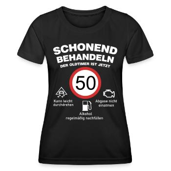 Der Oldtimer wird 50 Jahre alt lustige Auto Spruch - Frauen Funktions-T-Shirt - Schwarz - Vorne - AI Model Female 172 light (172cm)