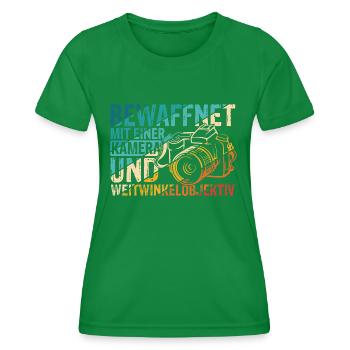 Bewaffnet mit einer KAMERA und WEITWINKELOBJEKTIV - Frauen Funktions-T-Shirt - Kelly Green - Vorne - AI Model Female 172 dark (172cm)
