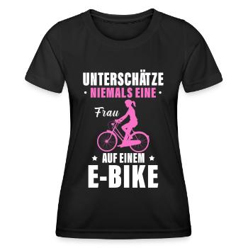 Unterschätze Niemals Eine Frau Auf Einem E Bike - Frauen Funktions-T-Shirt - Schwarz - Vorne - AI Model Female 172 light (172cm)