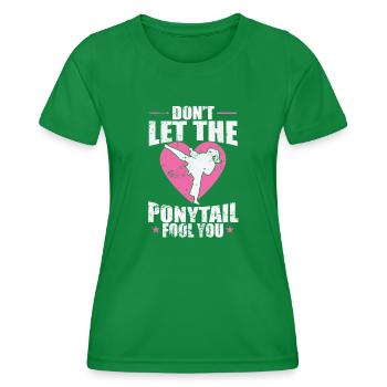 Karaté, ne vous laissez pas tromper par la queue de cheval - T-shirt sport Femme - vert - Devant - AI Model Female 172 dark (172cm)