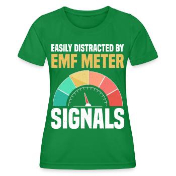 Geisterjäger - Frauen Funktions-T-Shirt - Kelly Green - Vorne - AI Model Female 172 dark (172cm)