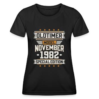Novembre vintage 1982 anniversaire de voiture classique - T-shirt sport Femme - noir - Devant - AI Model Female 172 light (172cm)