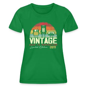 Vintage 2011 Geschenk - Frauen Funktions-T-Shirt - Kelly Green - Vorne - AI Model Female 172 dark (172cm)