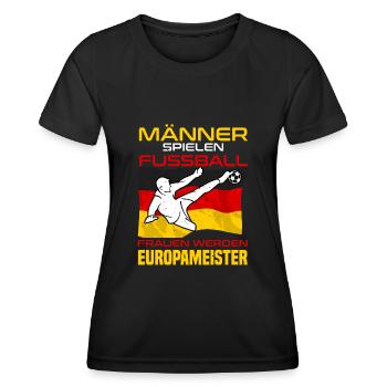 MÄNNER SPIELEN FUSSBALL FRAUEN WERDEN EUROPAMEISTE - Frauen Funktions-T-Shirt - Schwarz - Vorne - AI Model Female 172 light (172cm)