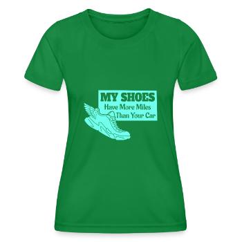 Meine Schuhe Haben Mehr Kilometer Als Dein Auto - Frauen Funktions-T-Shirt - Kelly Green - Vorne - AI Model Female 172 dark (172cm)