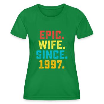Epic Ehefrau seit 1997 - Frauen Funktions-T-Shirt - Kelly Green - Vorne - AI Model Female 172 dark (172cm)