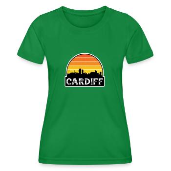 Cardiff Wales Flagge Skyline Reisesouvenir - Frauen Funktions-T-Shirt - Kelly Green - Vorne - AI Model Female 172 dark (172cm)