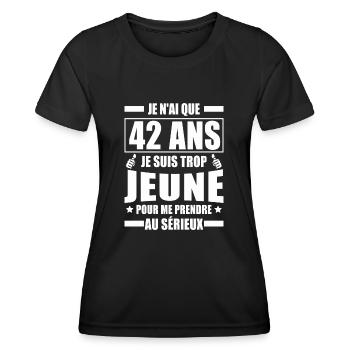 je n ai que 42 ans / cadeau anniversaire 42 ans - T-shirt sport Femme - noir - Devant - AI Model Female 172 light (172cm)