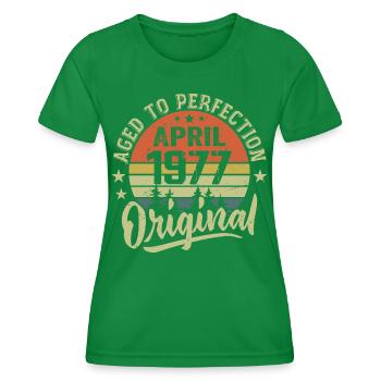 April 1977 Geburtstag - April 1977 Geschenkidee - Frauen Funktions-T-Shirt - Kelly Green - Vorne - AI Model Female 172 dark (172cm)