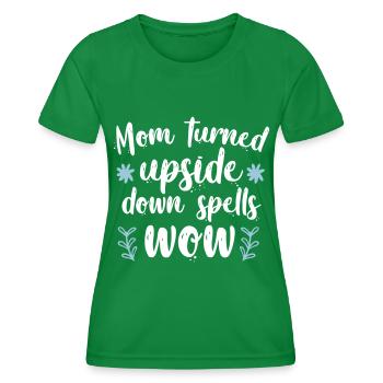 Mom turned upside down spells wow - Frauen Funktions-T-Shirt - Kelly Green - Vorne - AI Model Female 172 dark (172cm)