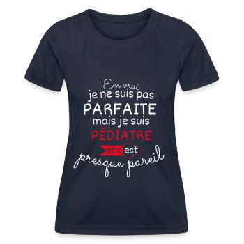 Pas parfaite mais Pédiatre - T-shirt sport Femme - bleu marine - Devant - AI Model Female 172 light (172cm)