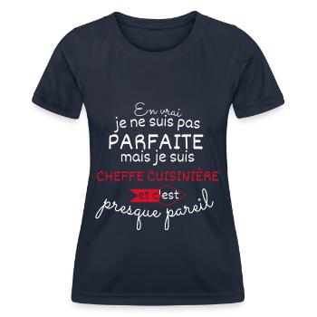 Pas parfaite mais Cheffe cuisinière - T-shirt sport Femme - bleu marine - Devant - AI Model Female 172 light (172cm)