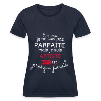Pas parfaite mais Artiste - T-shirt sport Femme - bleu marine - Devant - AI Model Female 172 light (172cm)