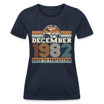Décembre Millésime 1982 40ème Cadeau d’Anniversaire - T-shirt sport Femme - bleu marine - Devant - AI Model Female 172 light (172cm)