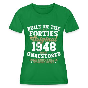 Built in the forties 1948 74. Geburtstag Herren - Frauen Funktions-T-Shirt - Kelly Green - Vorne - AI Model Female 172 dark (172cm)