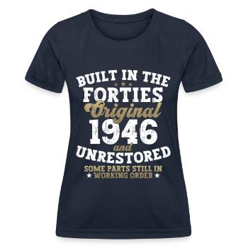 Built in the forties 1946 76. Geburtstag Herren - Frauen Funktions-T-Shirt - Navy - Vorne - AI Model Female 172 light (172cm)