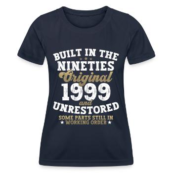 Built in the nineties 1999 23. Geburtstag Herren - Frauen Funktions-T-Shirt - Navy - Vorne - AI Model Female 172 light (172cm)