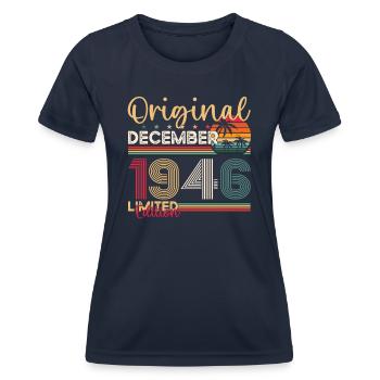 77e anniversaire Original Décembre Né 1946 - T-shirt sport Femme - bleu marine - Devant - AI Model Female 172 light (172cm)