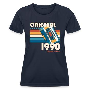 Cassette 35ème anniversaire Février 1990 Vintage 90's - T-shirt sport Femme - bleu marine - Devant - AI Model Female 172 light (172cm)