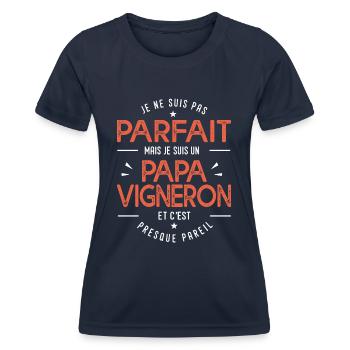 je suis un papa Vigneron cadeau vigneron humour - T-shirt sport Femme - bleu marine - Devant - AI Model Female 172 light (172cm)