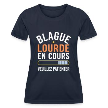 Blague lourde en cours, veuillez patienter - T-shirt sport Femme - bleu marine - Devant - AI Model Female 172 light (172cm)