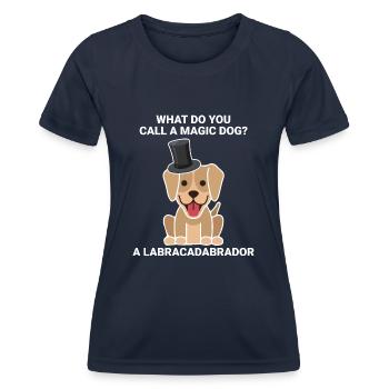 Comment appelle-t-on un chien capable de faire de la magie? - T-shirt sport Femme - bleu marine - Devant - AI Model Female 172 light (172cm)