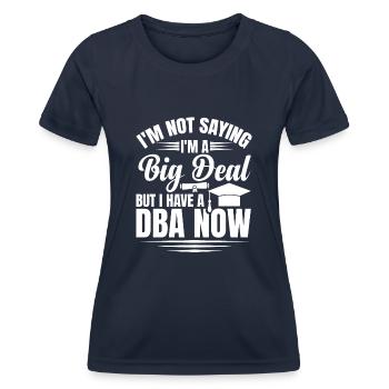 DBA Degree DBA Degree Docteur en commerce - T-shirt sport Femme - bleu marine - Devant - AI Model Female 172 light (172cm)