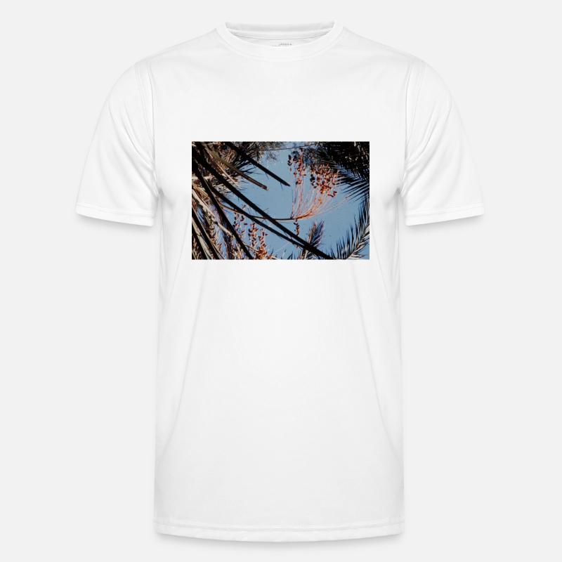 A Tree And Good Blue Sky Männer Funktions-T-Shirt