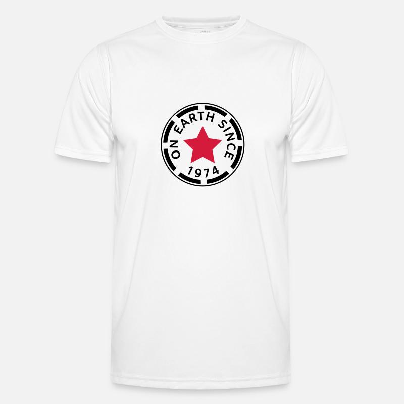 on earth since 1974 (de) - Männer Funktions-T-Shirt - Weiß