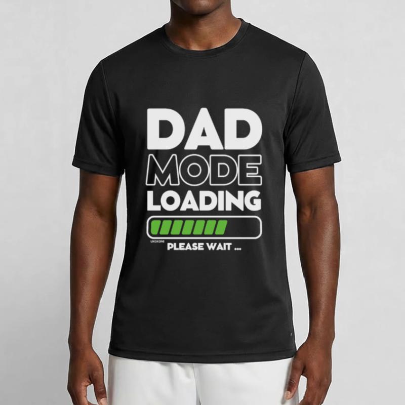 Loading soon daddy -DAD mode loading Men's Functional T-Shirt