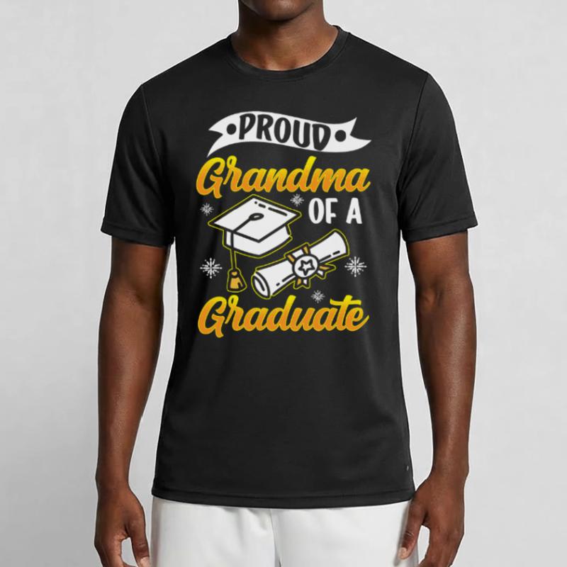 Stolze Großmutter Eines Absolventen Absolvent Männer Funktions-T-Shirt