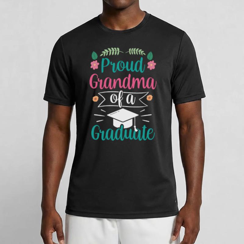 Stolze Großmutter Eines Absolventen Absolvent Männer Funktions-T-Shirt
