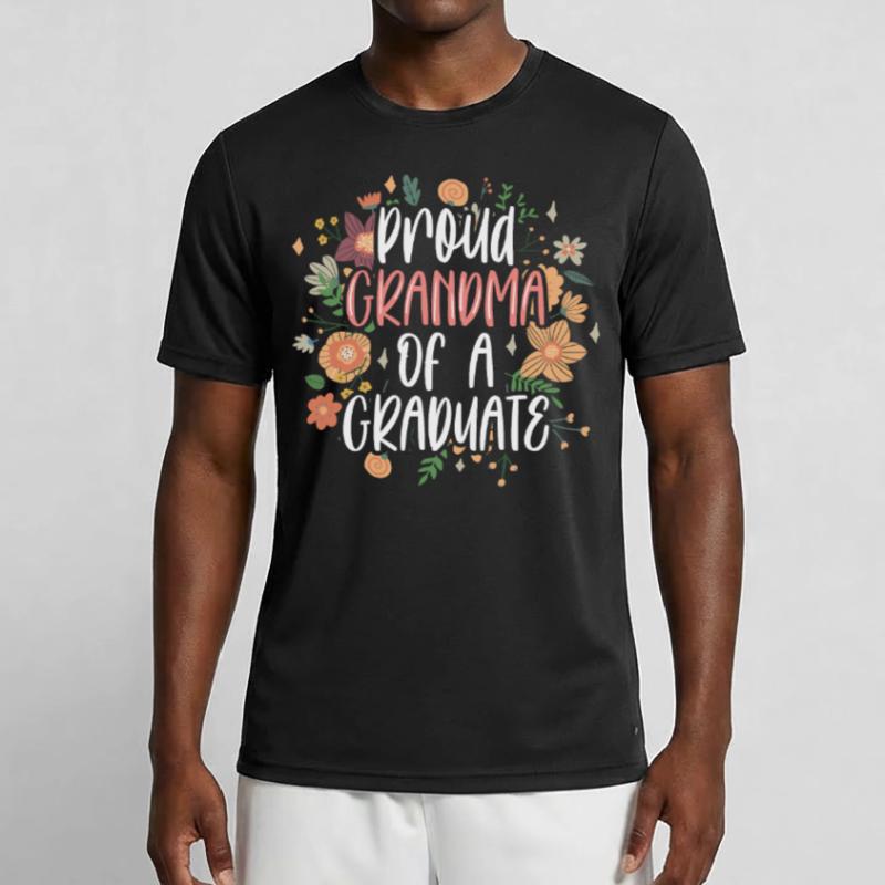 Stolze Großmutter Eines Absolventen Absolvent Männer Funktions-T-Shirt