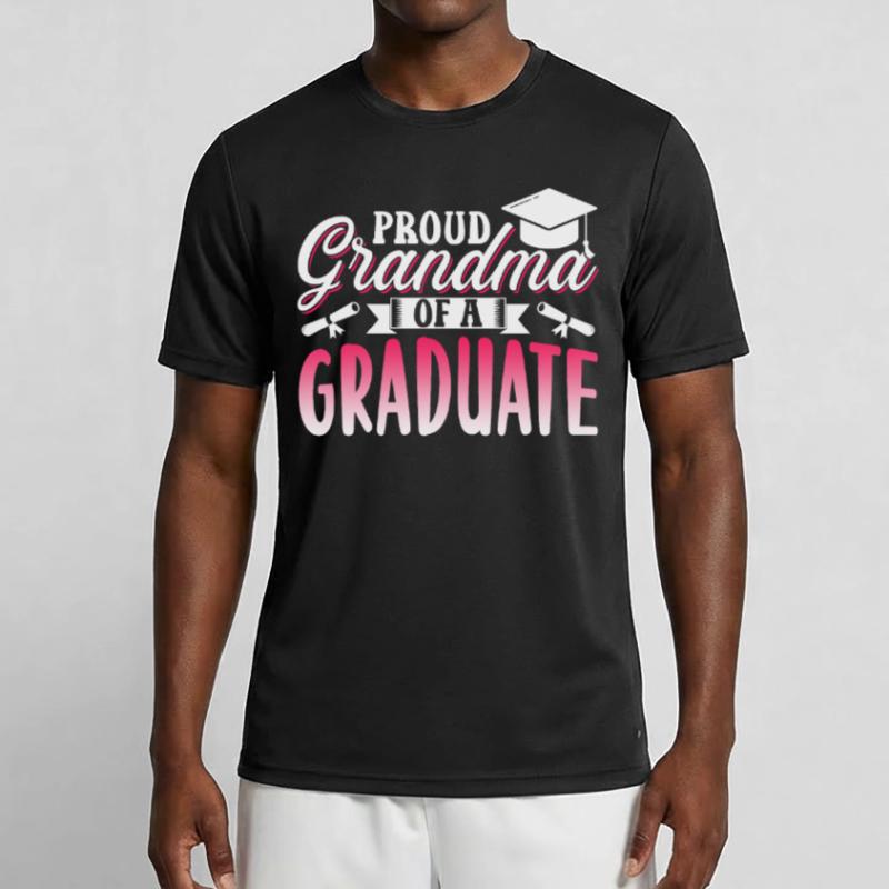 Stolze Großmutter Eines Absolventen Absolvent Männer Funktions-T-Shirt