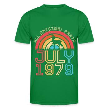 Geboren Im Juli 1979 - Männer Funktions-T-Shirt - Kelly Green - Vorne - AI Model Male 178 dark (178cm)