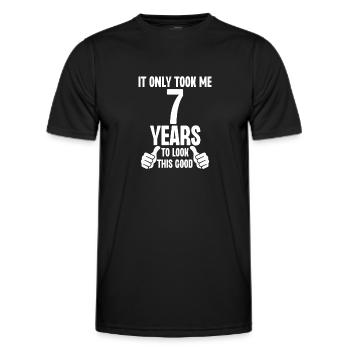 Il ne m’a fallu que 7 ans pour être aussi beau - T-shirt sport Homme - noir - Devant - AI Model Male 178 dark (178cm)