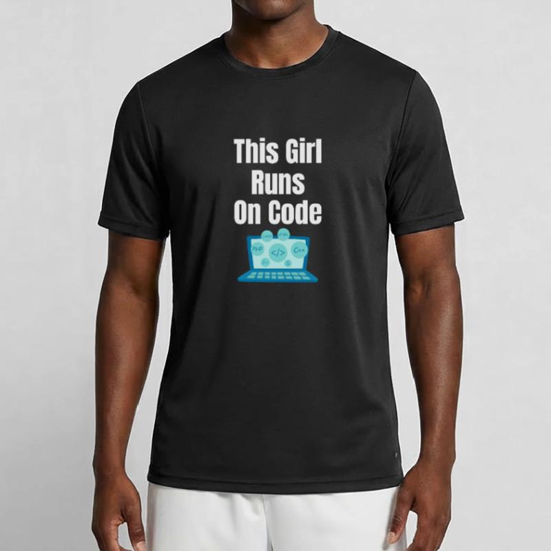 Dieses Mädchen Läuft Auf Codes Programmierer Männer Funktions-T-Shirt