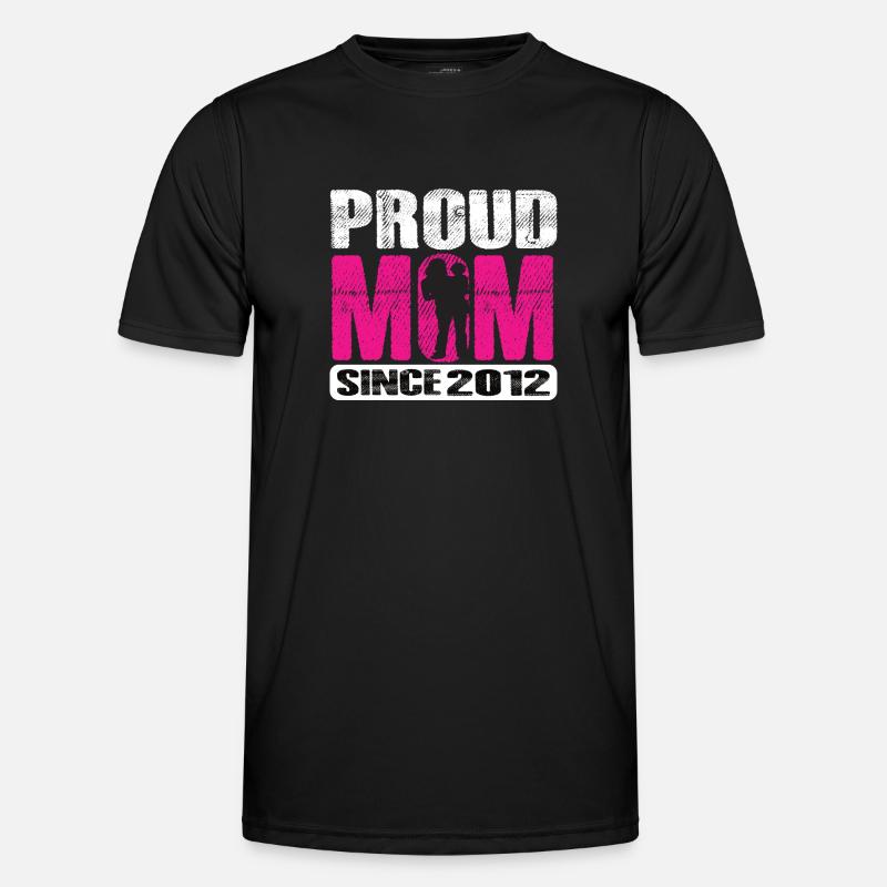 Proud Mom Since 2012 Männer Funktions-T-Shirt