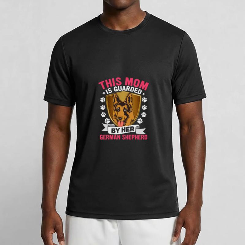 Diese Mutter wird von ihrem Deutschen Schäferhund bewacht Männer Funktions-T-Shirt